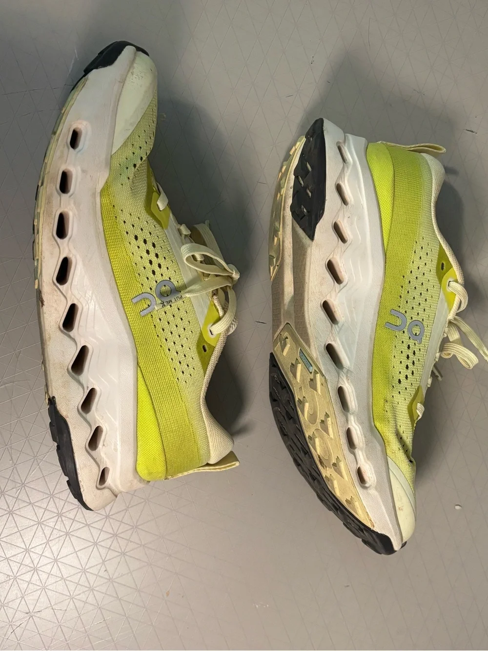 On Cloudsurfer Trail 2 in Ivory | Lime size 8 - Picture 6 of 8